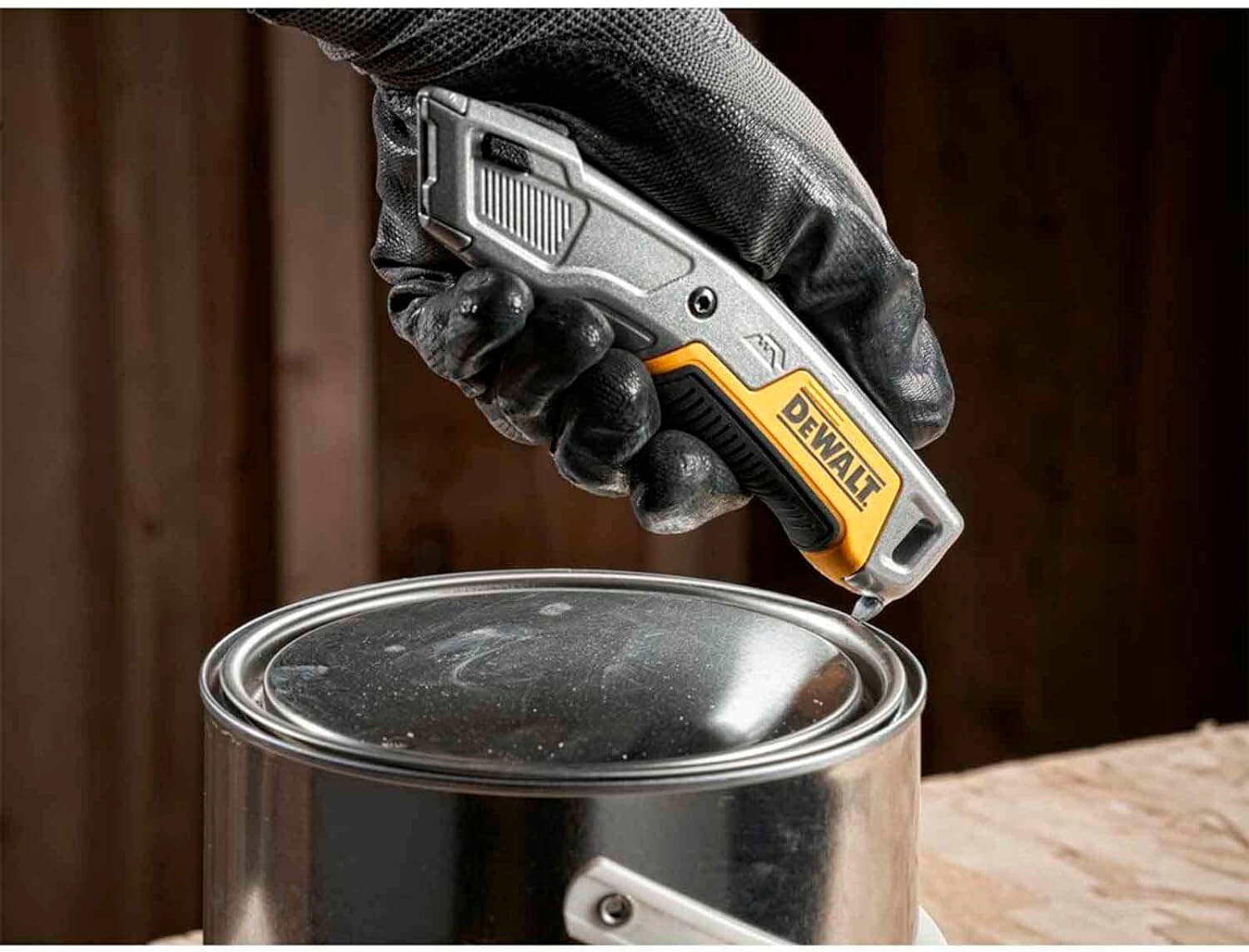 Ніж з висувним лезом для оздоблювальних робіт DeWALT DWHT10054-0