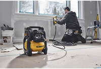 Акумуляторний компресор DeWALT DCC1018N