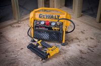Компресор безмасляний DeWALT DPC6MRC