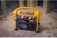 Компресор безмасляний DeWALT DPC6MRC