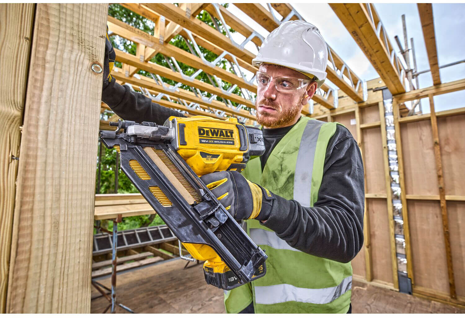 Пістолет цвяхозабивний акумуляторний безщітковий DeWALT DCN930P2