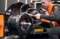 Набір з двох інструментів акумуляторних безщіткових McLaren F1 TEAM LIMITED EDITION DeWALT DCK200MM2T
