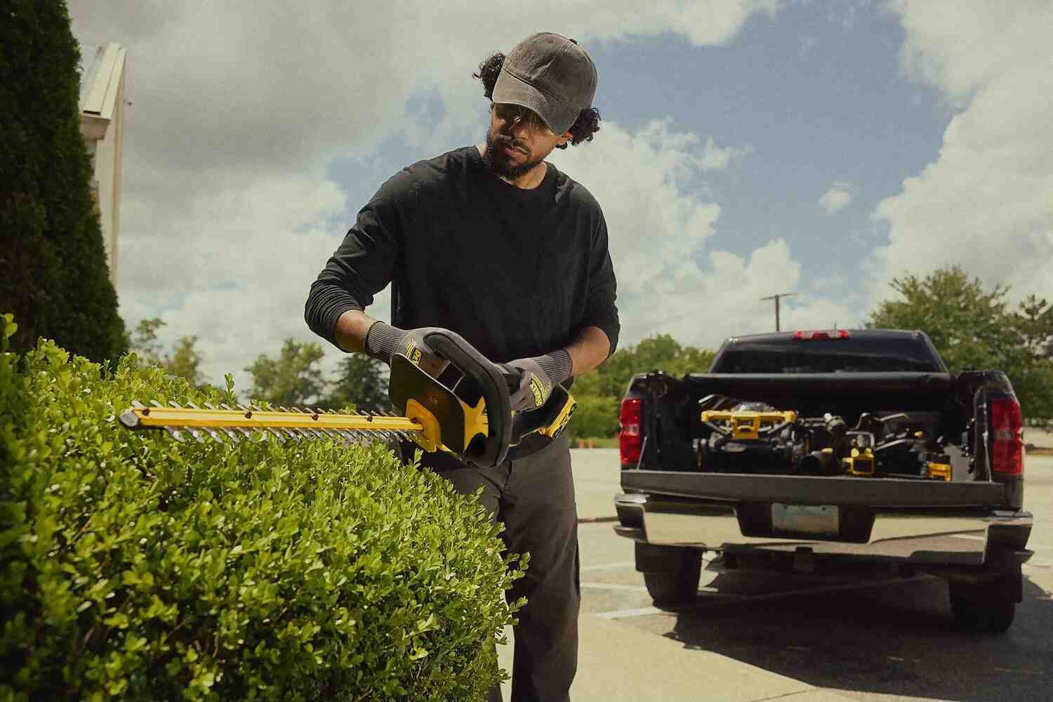 Кущоріз акумуляторний DeWALT DCMHT562N
