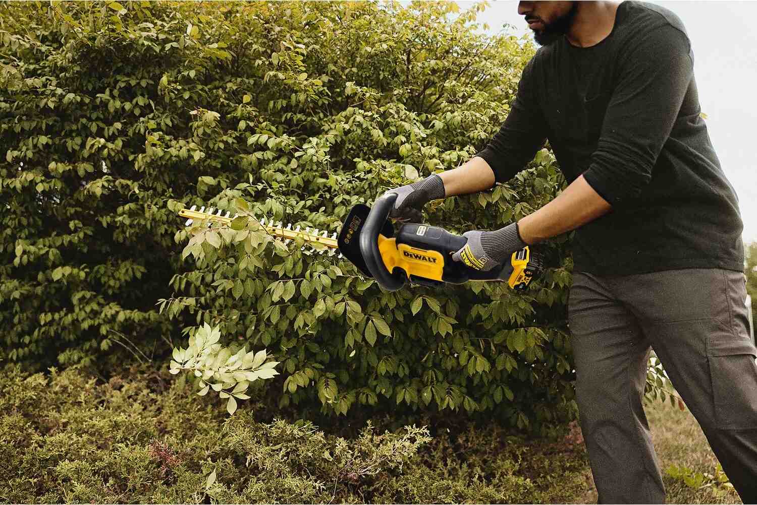 Кущоріз акумуляторний DeWALT DCMHT562N