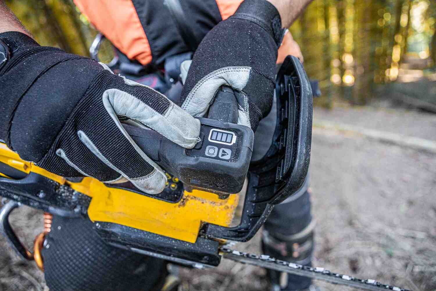 Пилка ланцюгова акумуляторна безщіткова з верхньою рукояткою DeWALT DCMCST635X1