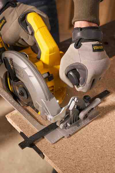 Пила циркулярна акумуляторна STANLEY FATMAX SFMCS550B