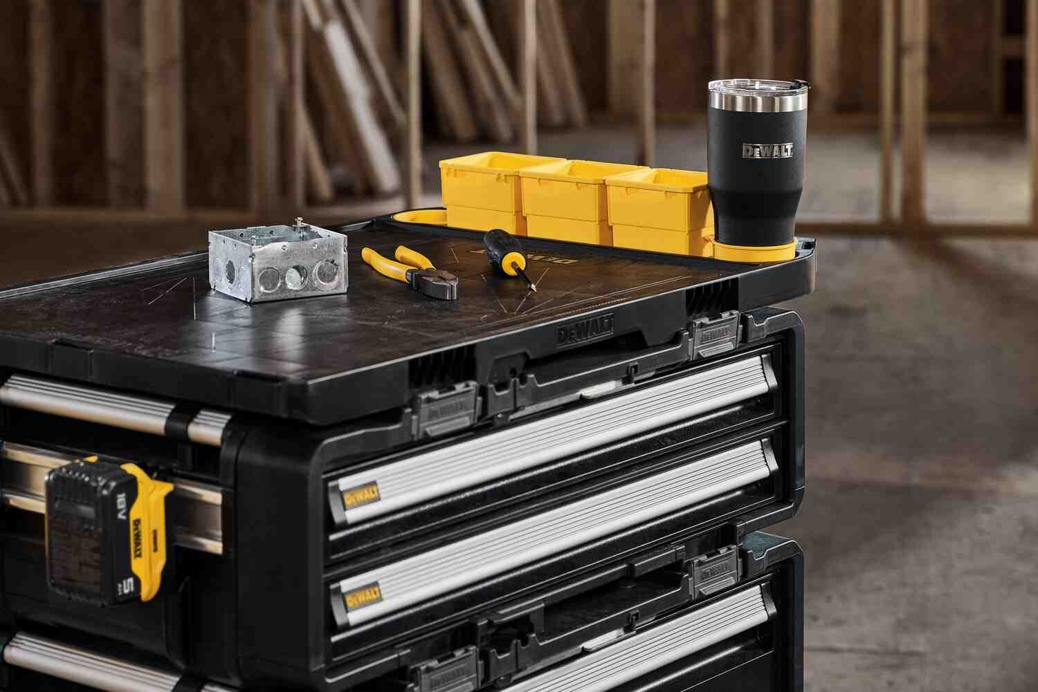 Робоча станція 5 в 1 (комплект ящиків на візку) TOUGHSYSTEM 2.0 DXL DeWALT DWST60510-1