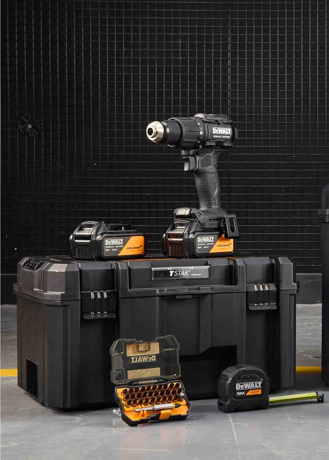 Дриль-шурупокрут ударний McLaren F1 TEAM SPECIAL EDITION DeWALT DCD86MM2KT