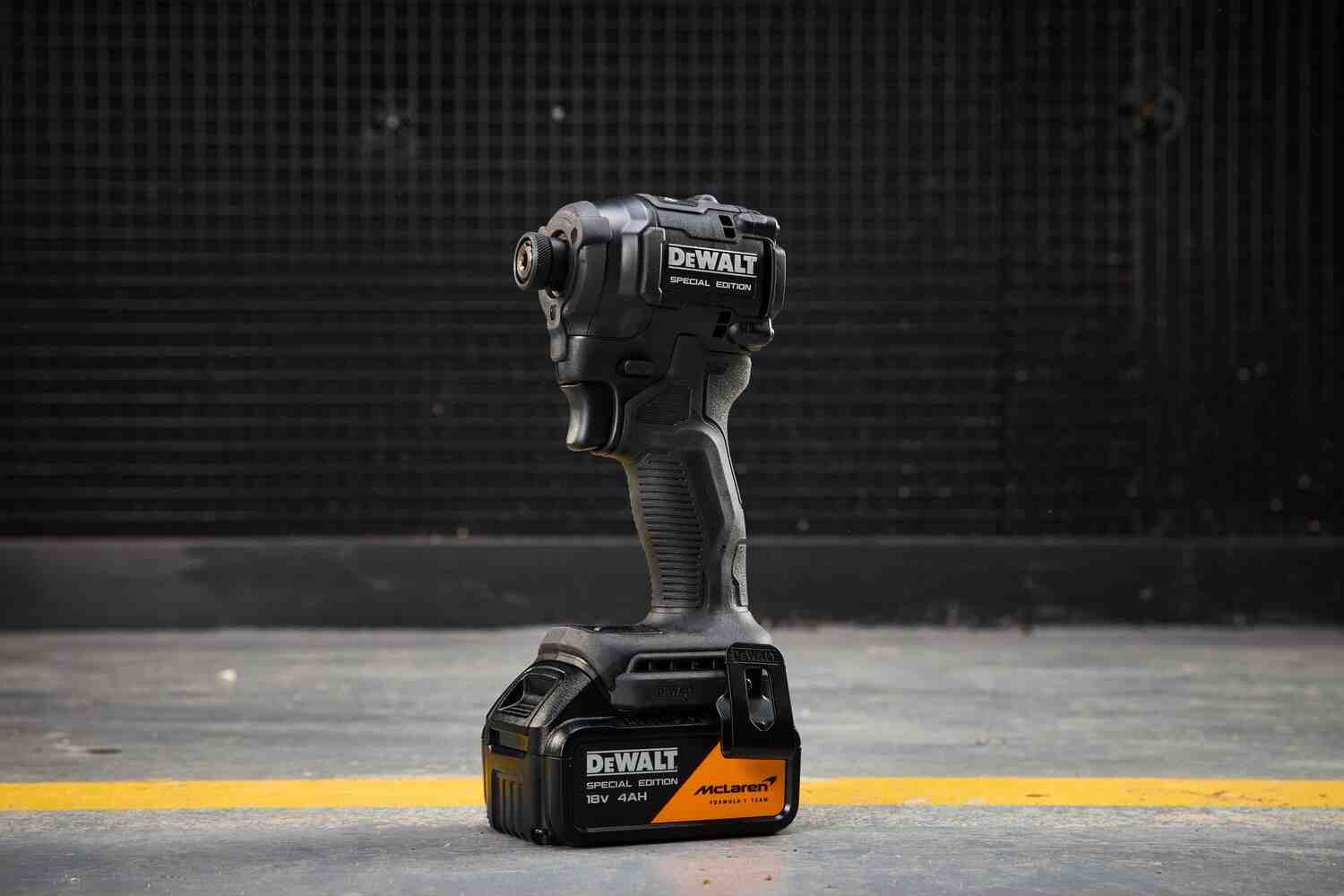 Шурупокрут ударний McLaren F1 TEAM SPECIAL EDITION DeWALT DCF86MM1T