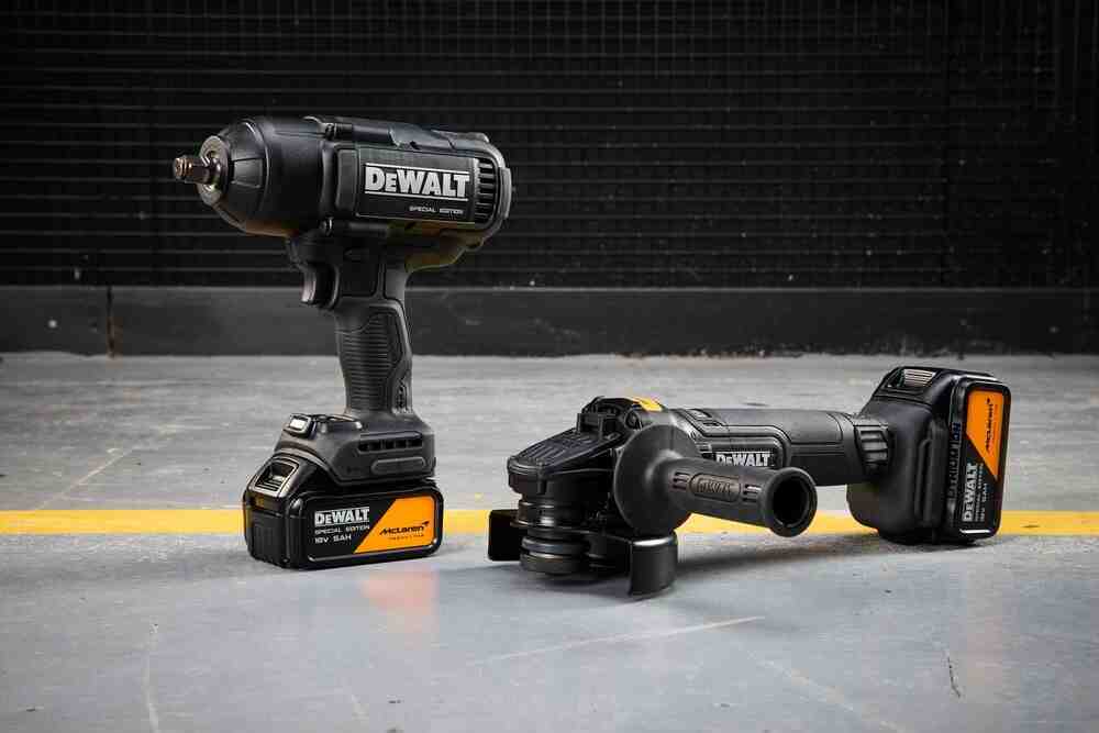 Набір з двох інструментів акумуляторних безщіткових McLaren F1 TEAM SPECIAL EDITION DeWALT DCK2225MP2T