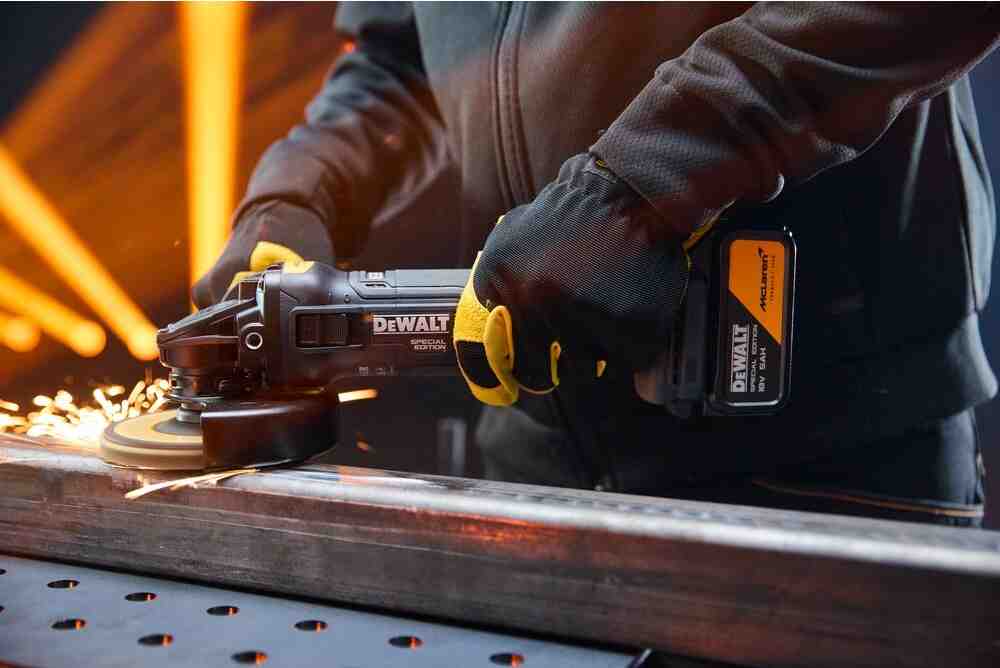 Набір з двох інструментів акумуляторних безщіткових McLaren F1 TEAM SPECIAL EDITION DeWALT DCK2225MP2T