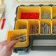 Органайзер професійний FATMAX SHALLOW PRO METAL LATCH, вологозахисний, розмірами 446x116x357 мм STANLEY 1-97-518