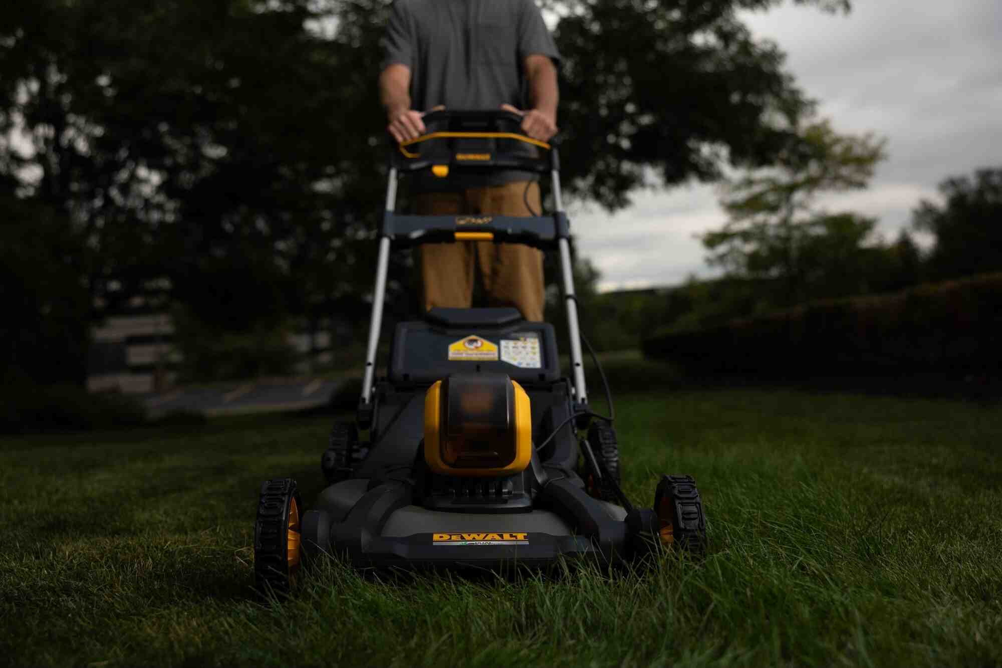 Газонокосарка акумуляторна безщіткова DeWALT DCMWP500KIT