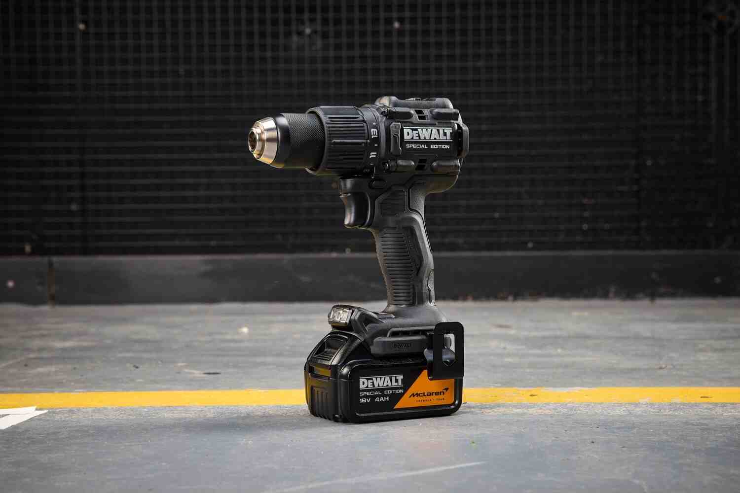 Дриль-шурупокрут ударний McLaren F1 TEAM SPECIAL EDITION DeWALT DCD86MM1T